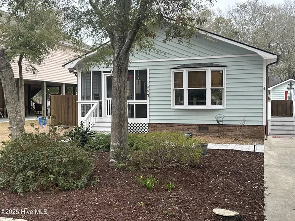 106 NW 4th Street, Oak Island, NC 28465