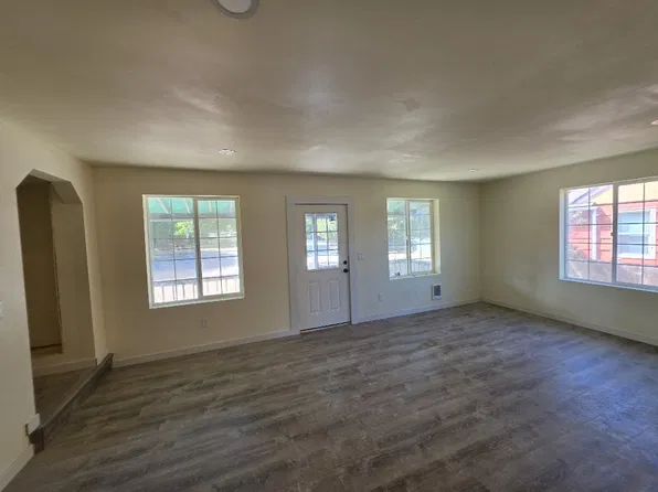 817 E 7th St, Port Angeles, WA 98362