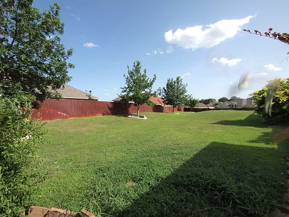 Large Landscaped Yard