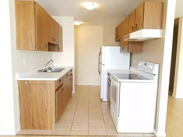 5039 47th St #302, Innisfail, AB T4G 1E1