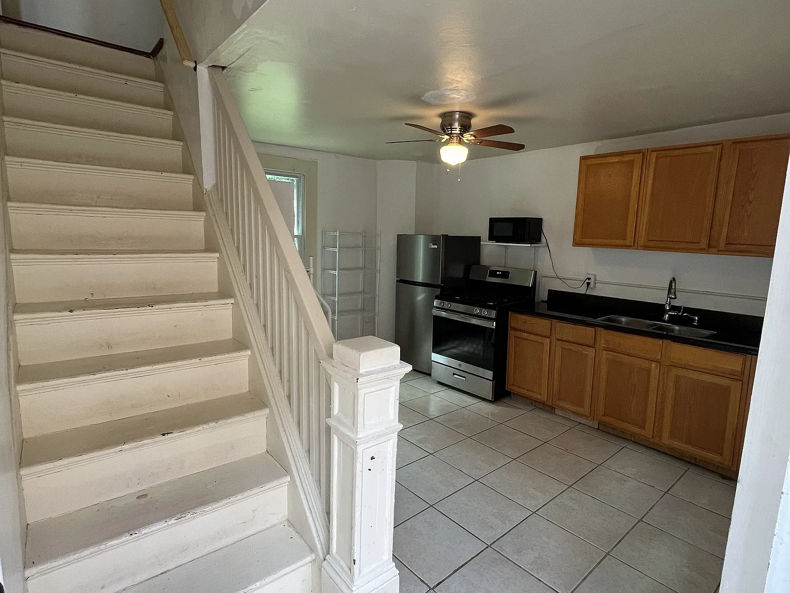 3 bed, 1200 sqft, $2,250 — Photo 2