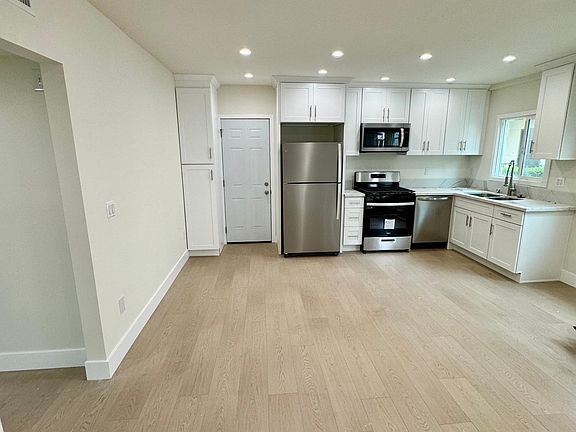 2nd image of 600 E Garfield Ave #9