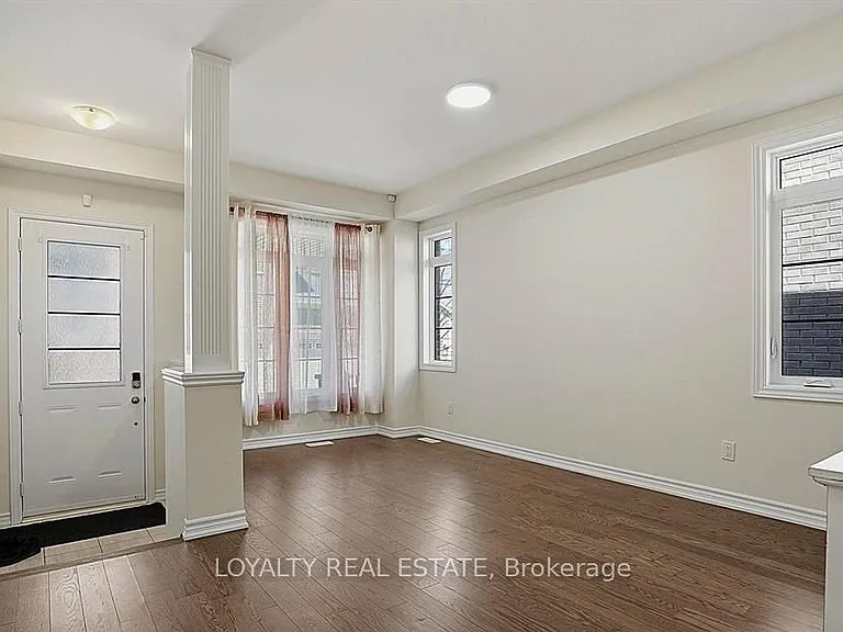17 Cornelius Ln — Photo 2