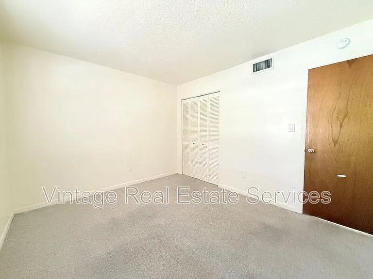 Whitehall Garden Apartments — Photo 8