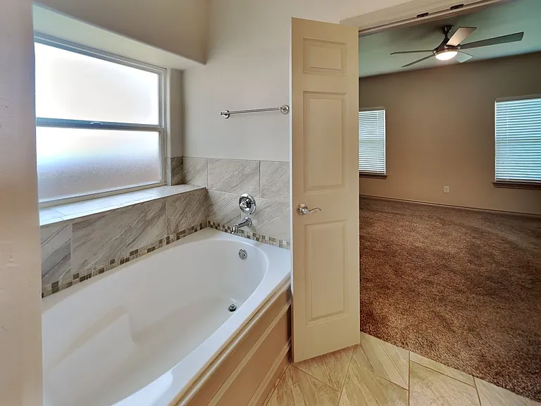 9416 NW 91st Cir — Photo 13