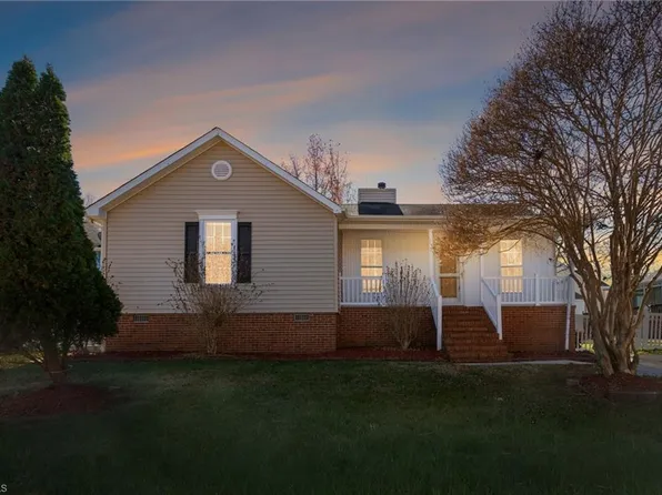 2702 Aster Dr, Greensboro, NC 27401