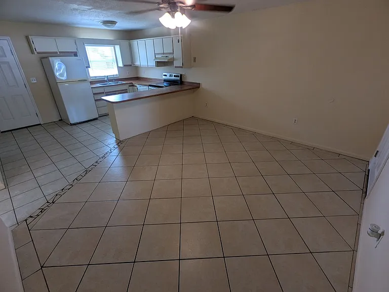 824 N Saint Clair Abrams Ave — Photo 22