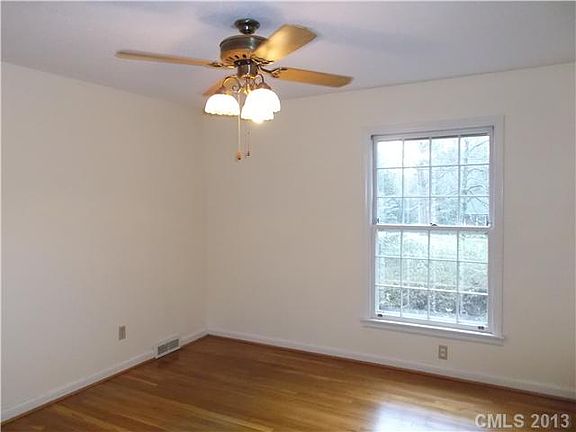 3rd image of 840 Churchill Dr