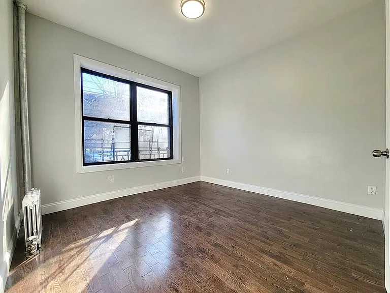 184 Nagle Ave #2L — Photo 4