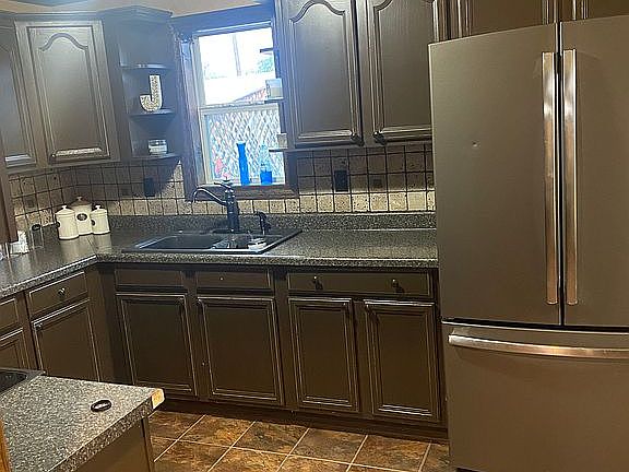 5th image of 801 NW Avenue G