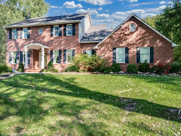 5 Oakwood Ln, Hutchinson, KS 67502