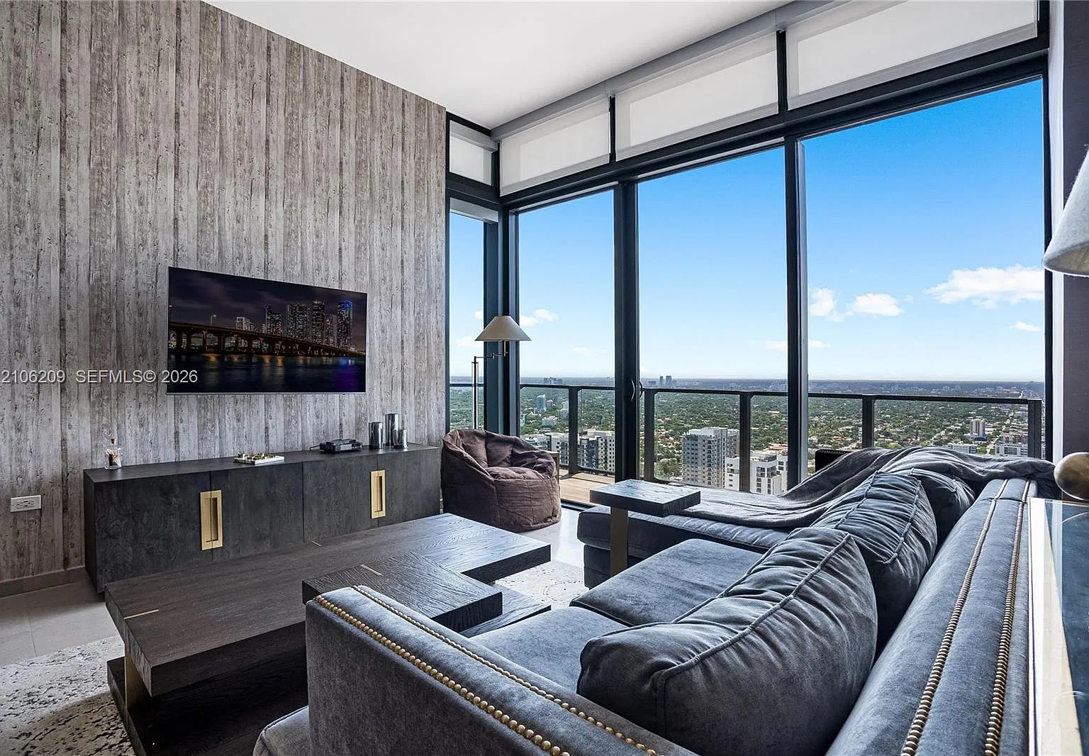 Rise Condo — Photo 1