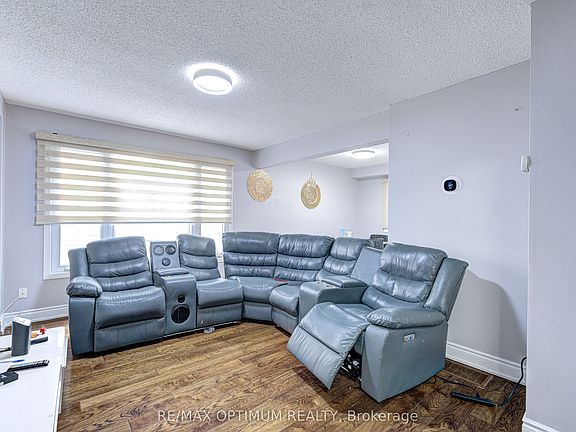 2nd image of 5 Roehampton Cres