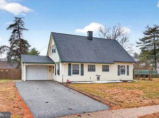 6 Sherwood Ln, Willingboro, NJ 08046