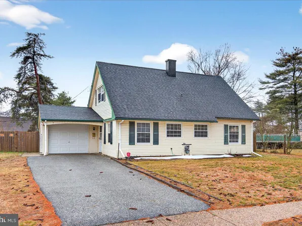 6 Sherwood Ln, Willingboro, NJ 08046