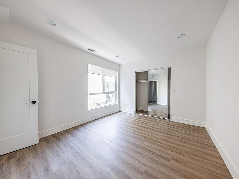 1241 N Sycamore Ave — Photo 34
