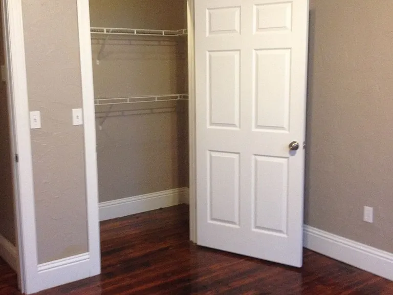 Monroe Street Suites — Photo 16