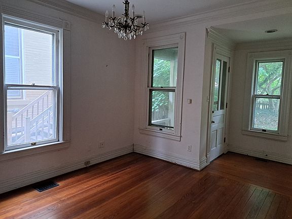 5th image of 179 Kentucky Ave