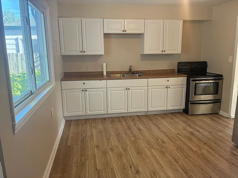 24612 Lauren Ave — Photo 9