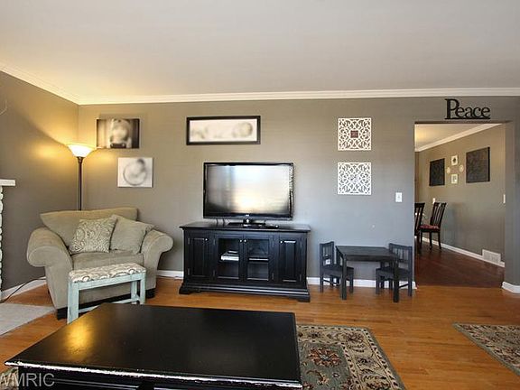 3rd image of 700 Russwood St NE