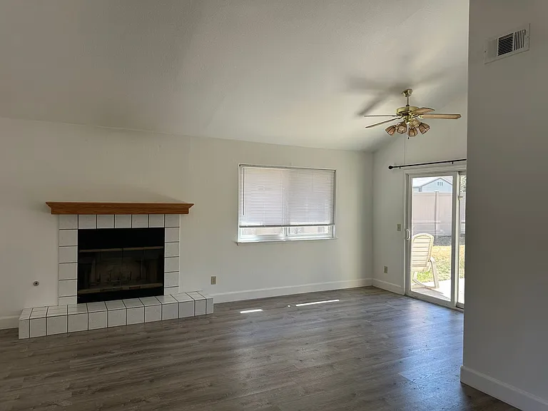 2170 Bel Air Pl — Photo 2