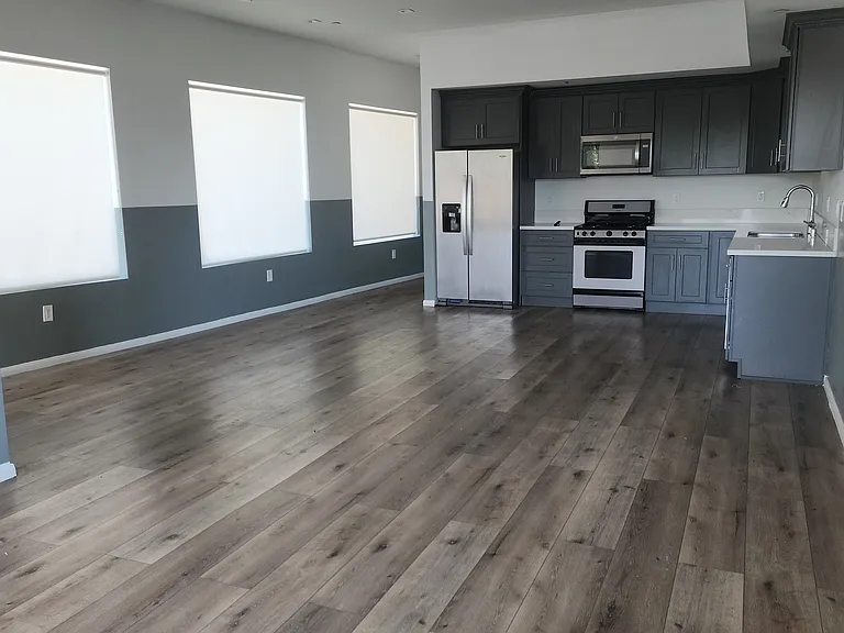 5239 Huntington Dr N — Photo 10