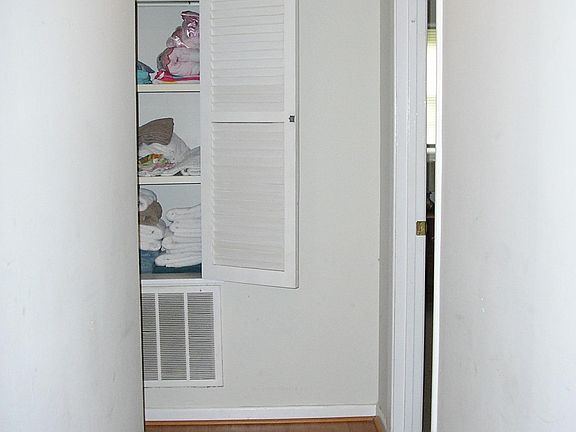 Hallway & Linen Closet