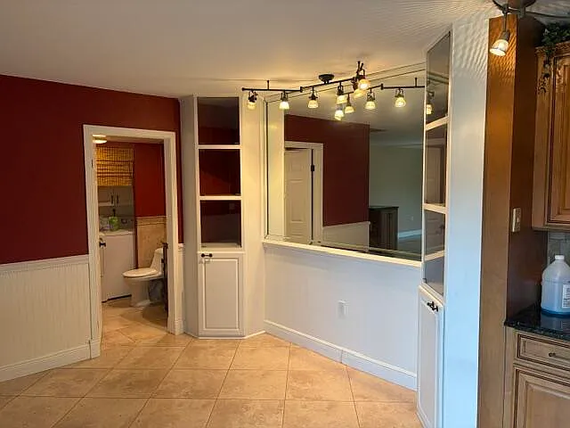 2 bed, 2.5 bath, 1325 sqft, $2,300 — Photo 2