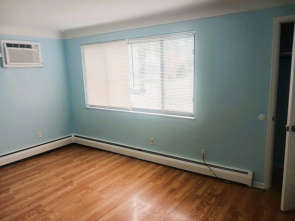 3rd image of 2609 Chesterfield Ct APT 2