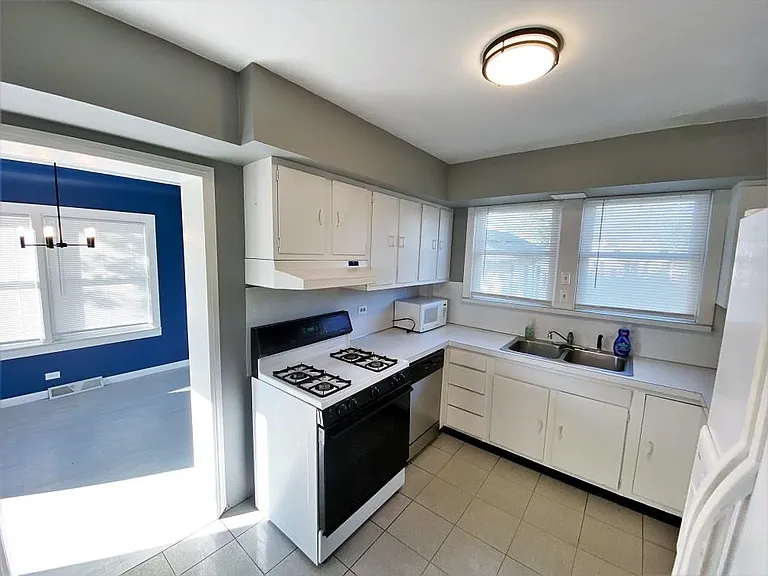 5925 Jefferson Ave — Photo 8