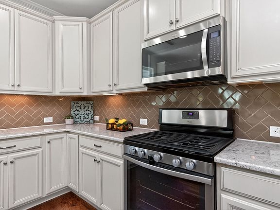 3rd image of 224 Empress Rd