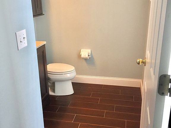 2nd image of 624 Wisteria Ln