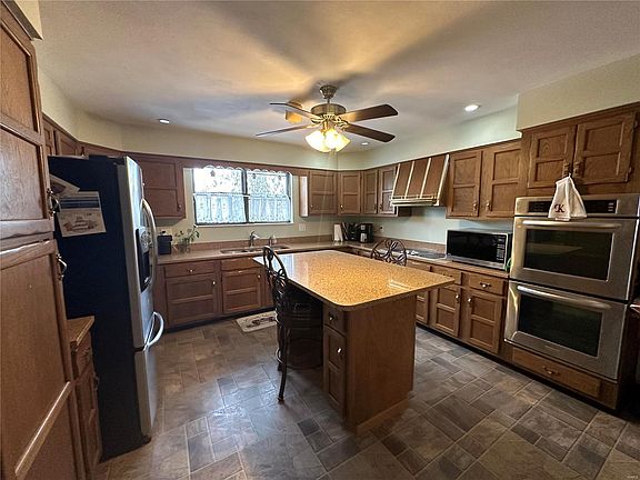 5th image of 20 Saint Joseph Dr