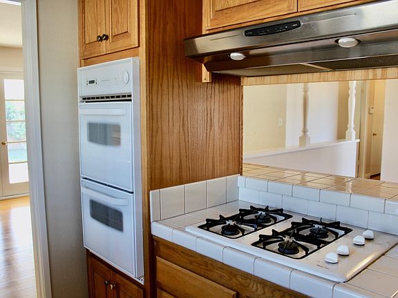 Double wall oven and gas burner stove top
