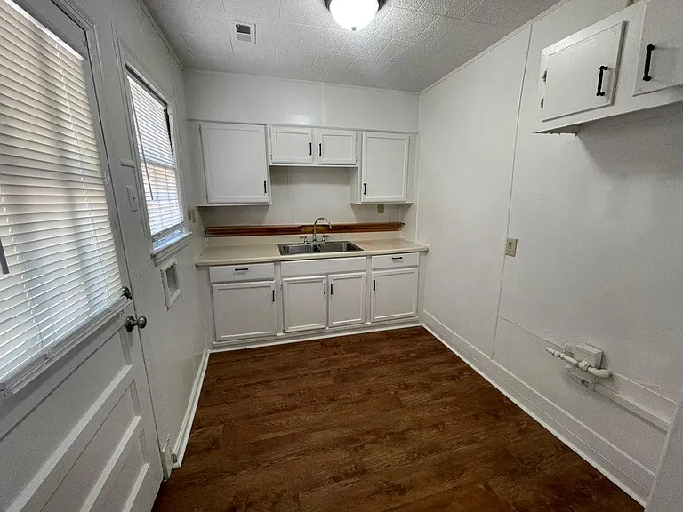 420 Hodges St — Photo 8