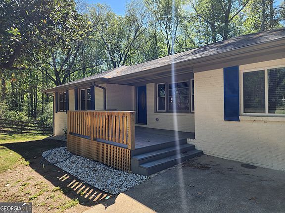 2nd image of 718 Springlake Rd