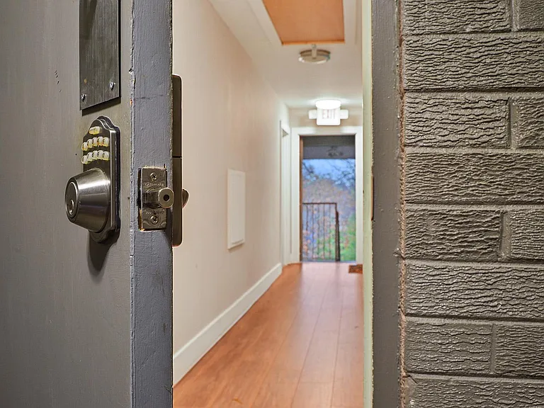 195 Powell St SE #10 — Photo 22