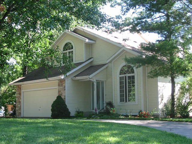 Gorgeous 5 Bedroom, 3.5 Bath Waterfront Home!