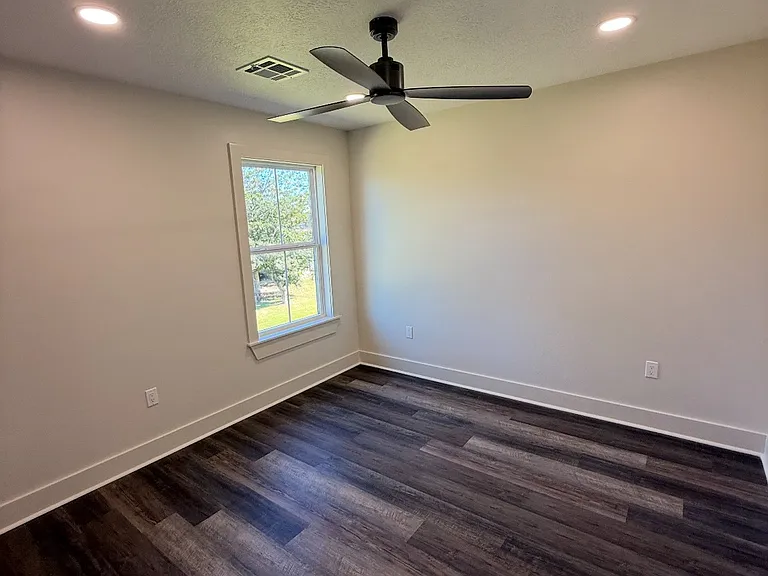 221 W Sallier St #2 — Photo 5