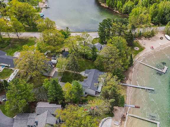 4th image of 383 Finehout Dr