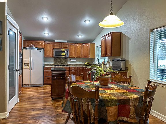 3rd image of 18081 Box Factory Rd