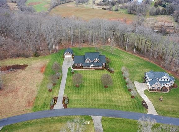 3rd image of 199 Cedar Lake Dr