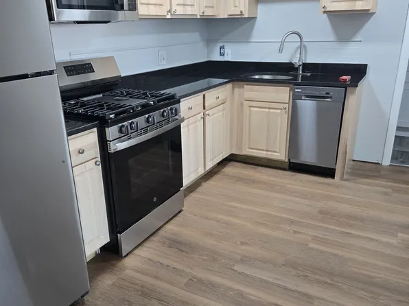 675 N Main St #14, Fall River, MA 02720