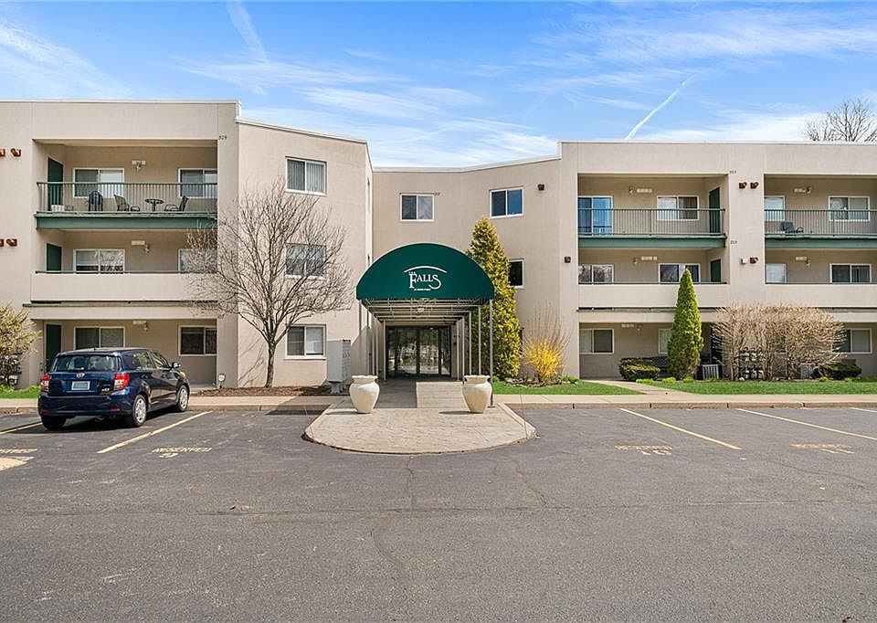 1st image of 25-31 Devereux St #113