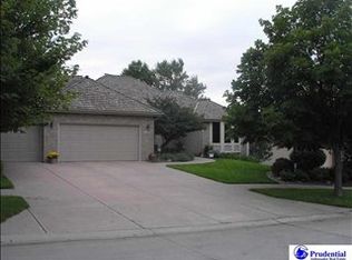 17602 Leavenworth St, Omaha, NE 68118