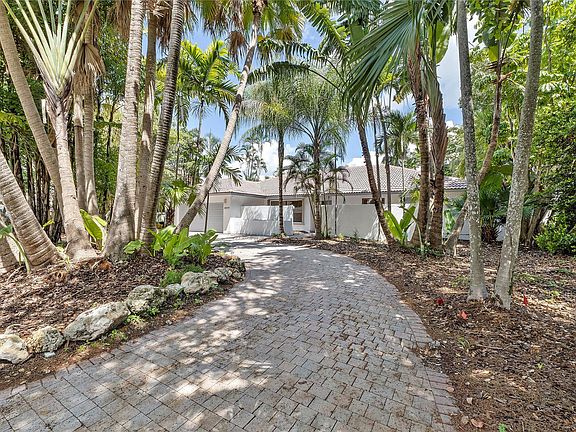 4th image of 10899 NW 17th Place