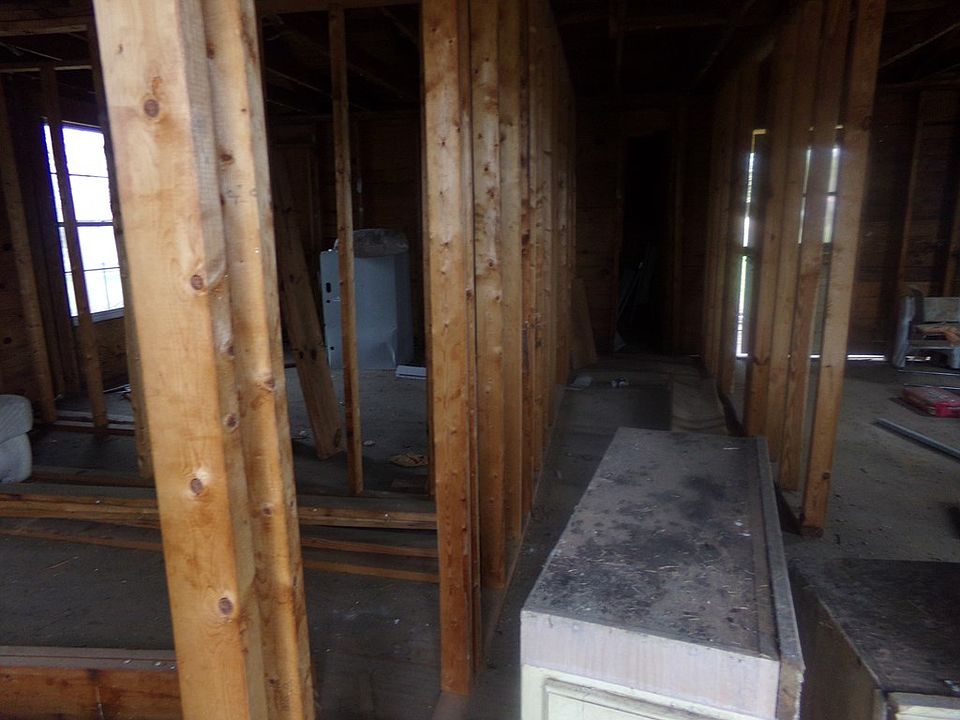 2nd image of 248 Gardner St