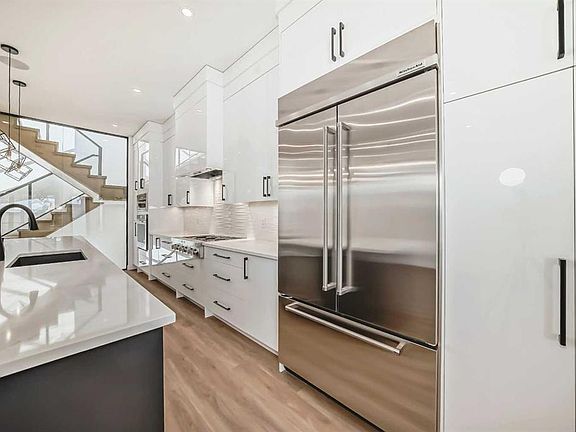 3rd image of 2107 N Victoria Cres NW