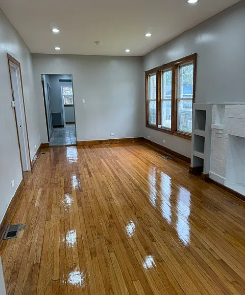 6927 S Claremont Ave — Photo 2