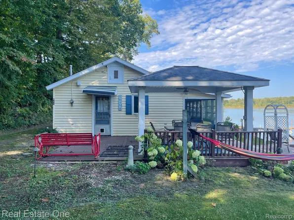 843 Tulip Tree Ln, Shelbyville, MI 49344